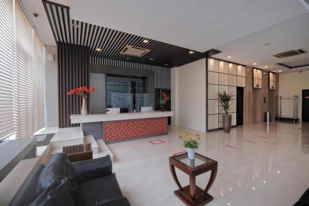All Nite & Day Hotel Yogyakarta - Gejayan Exteriör bild